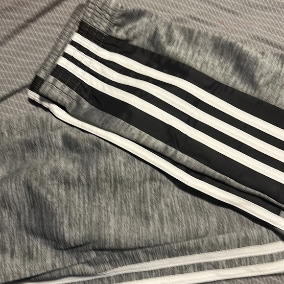 Boys adidas Sz 8 joggers BNWTs! 3 stripe pant elastic at ankle - Picture 2 of 5